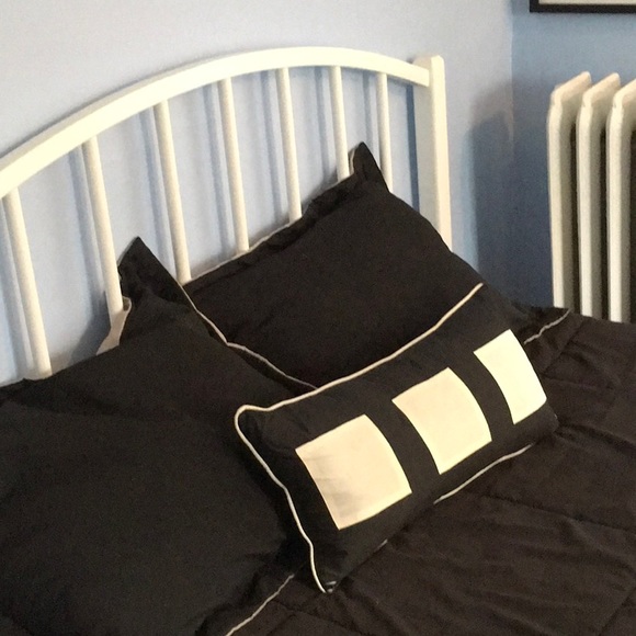 Black/ivory raw silk accent pillow, oblong - Picture 3 of 6